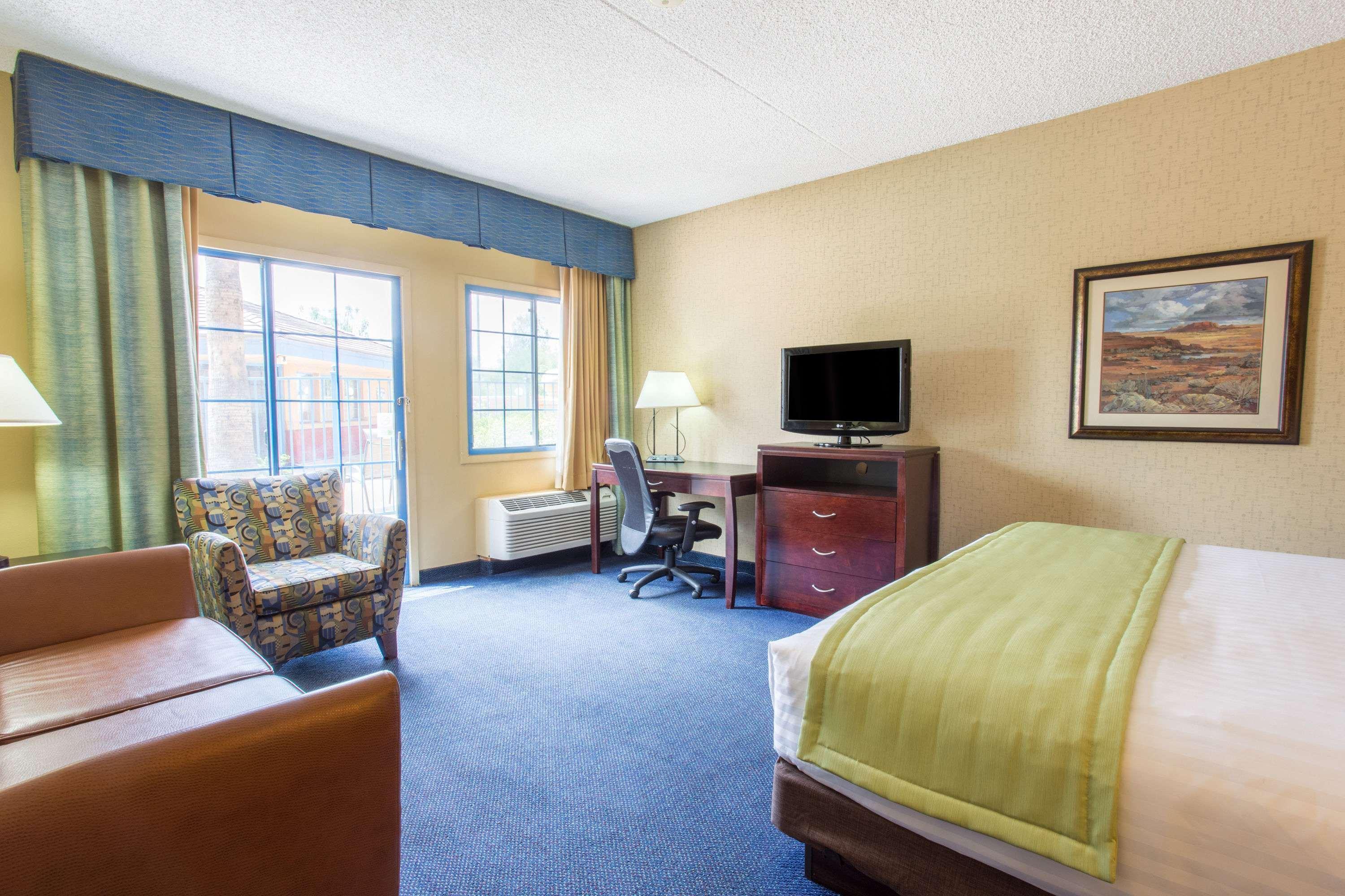 Days Inn & Suites By Wyndham Mesa Near Phoenix Esterno foto