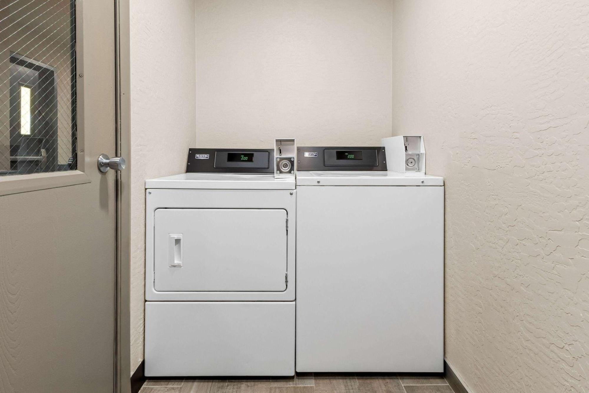 Days Inn & Suites By Wyndham Mesa Near Phoenix Esterno foto