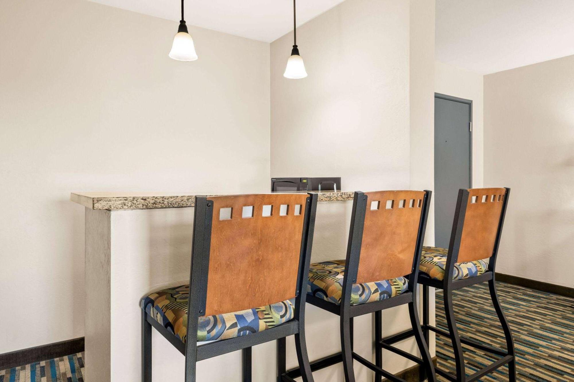 Days Inn & Suites By Wyndham Mesa Near Phoenix Esterno foto