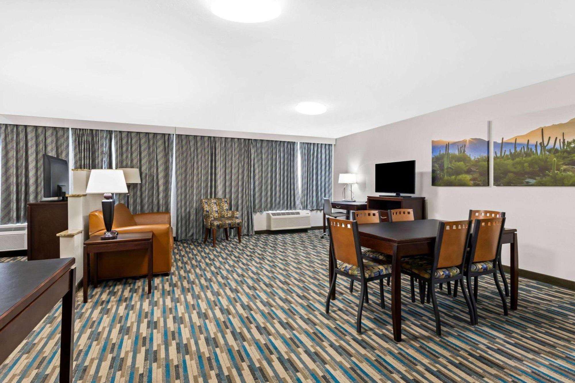 Days Inn & Suites By Wyndham Mesa Near Phoenix Esterno foto