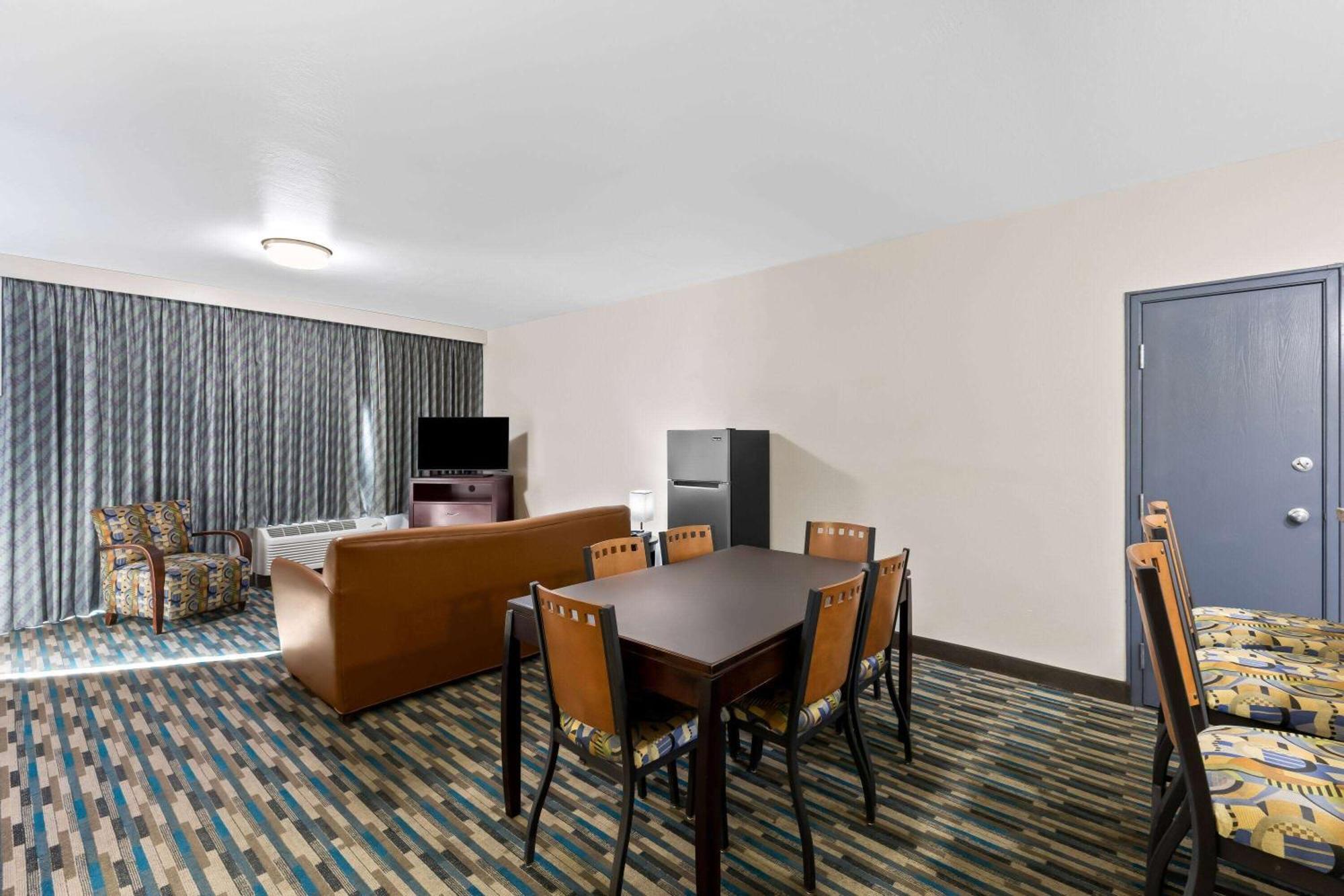 Days Inn & Suites By Wyndham Mesa Near Phoenix Esterno foto