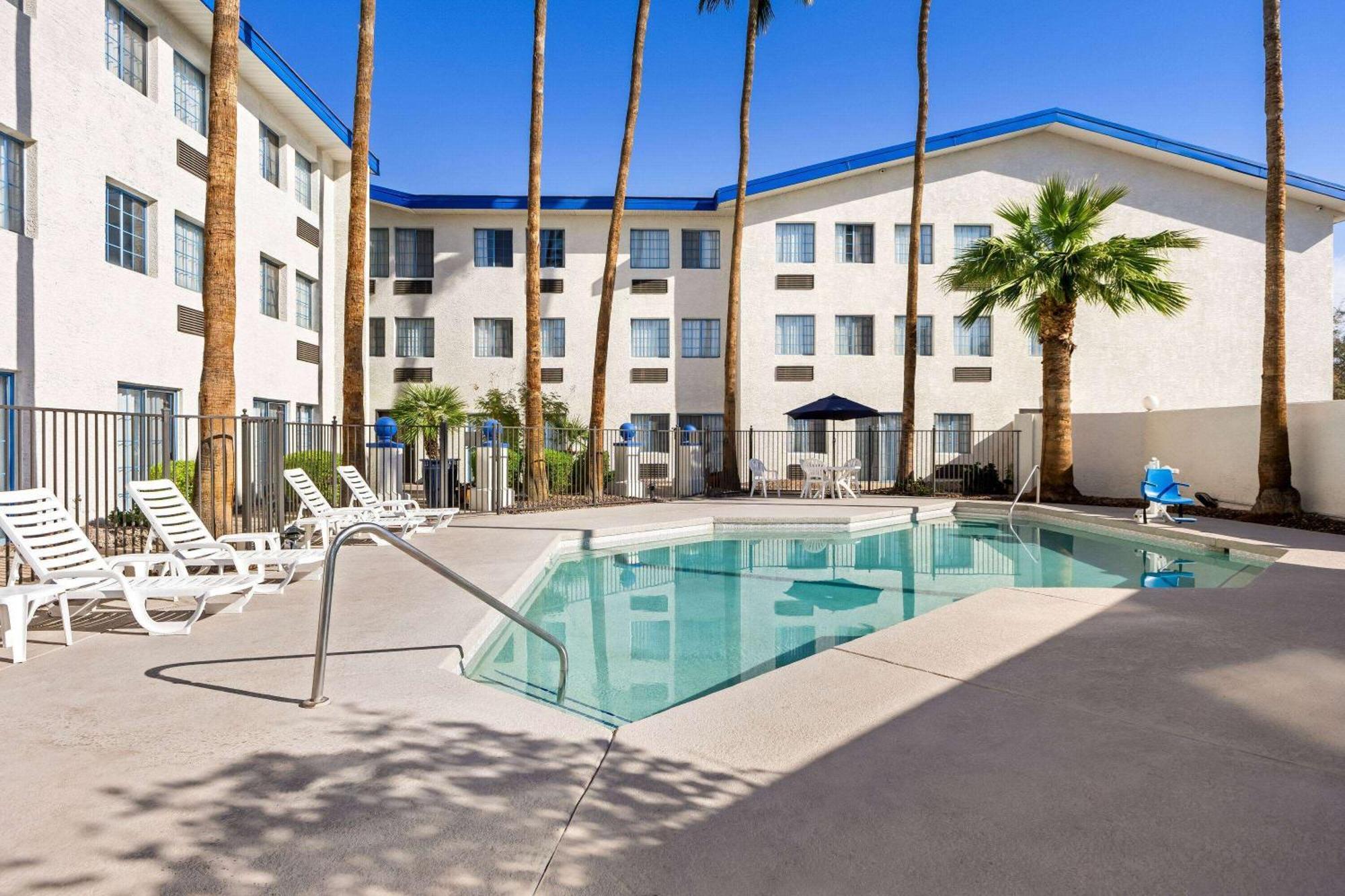 Days Inn & Suites By Wyndham Mesa Near Phoenix Esterno foto