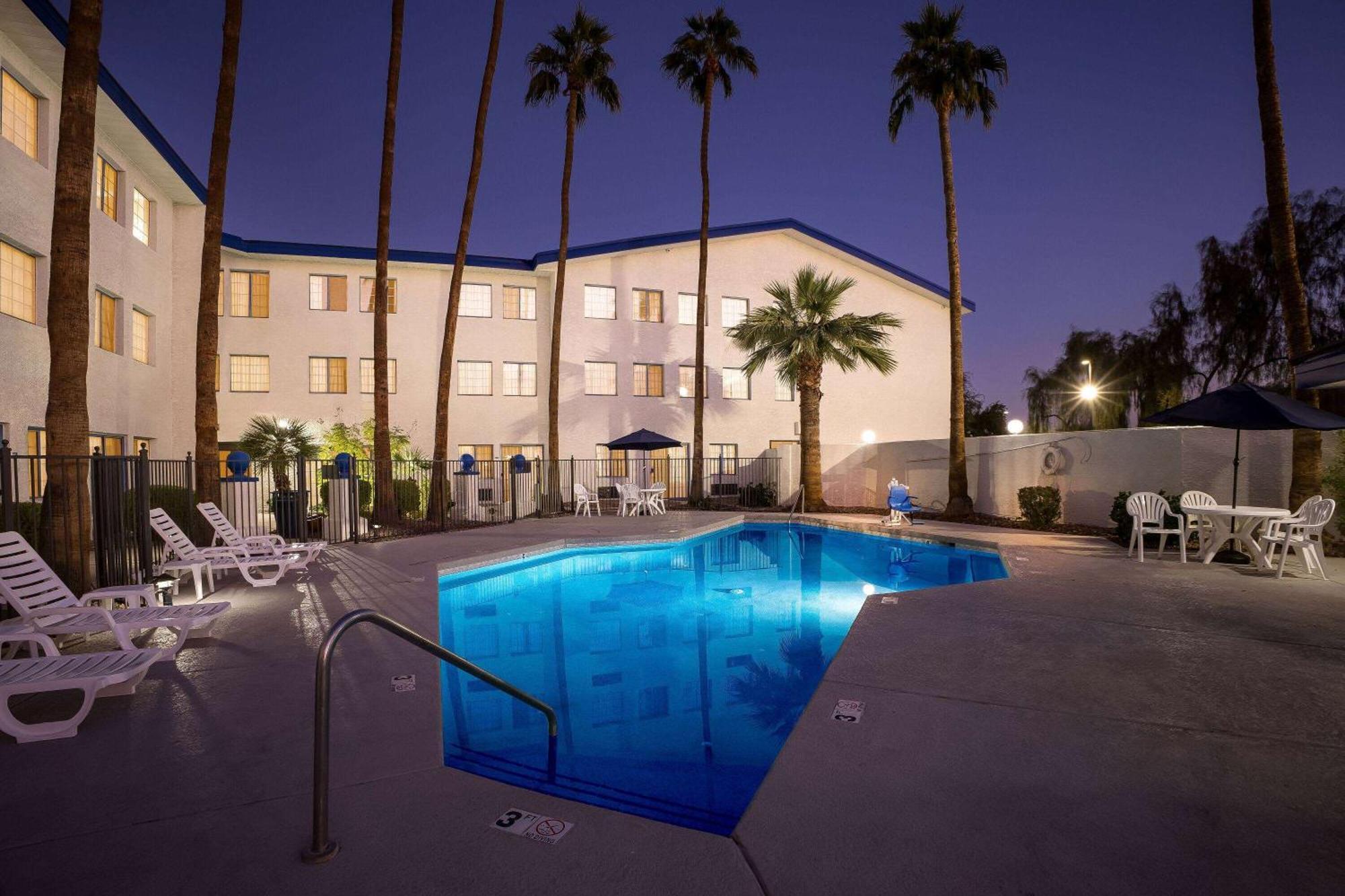 Days Inn & Suites By Wyndham Mesa Near Phoenix Esterno foto