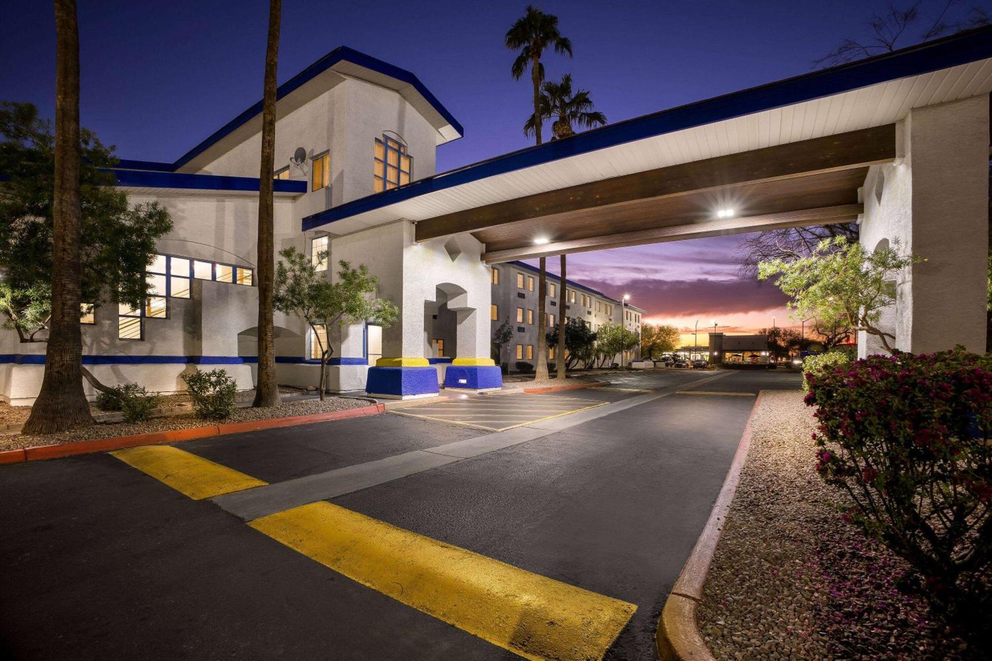 Days Inn & Suites By Wyndham Mesa Near Phoenix Esterno foto