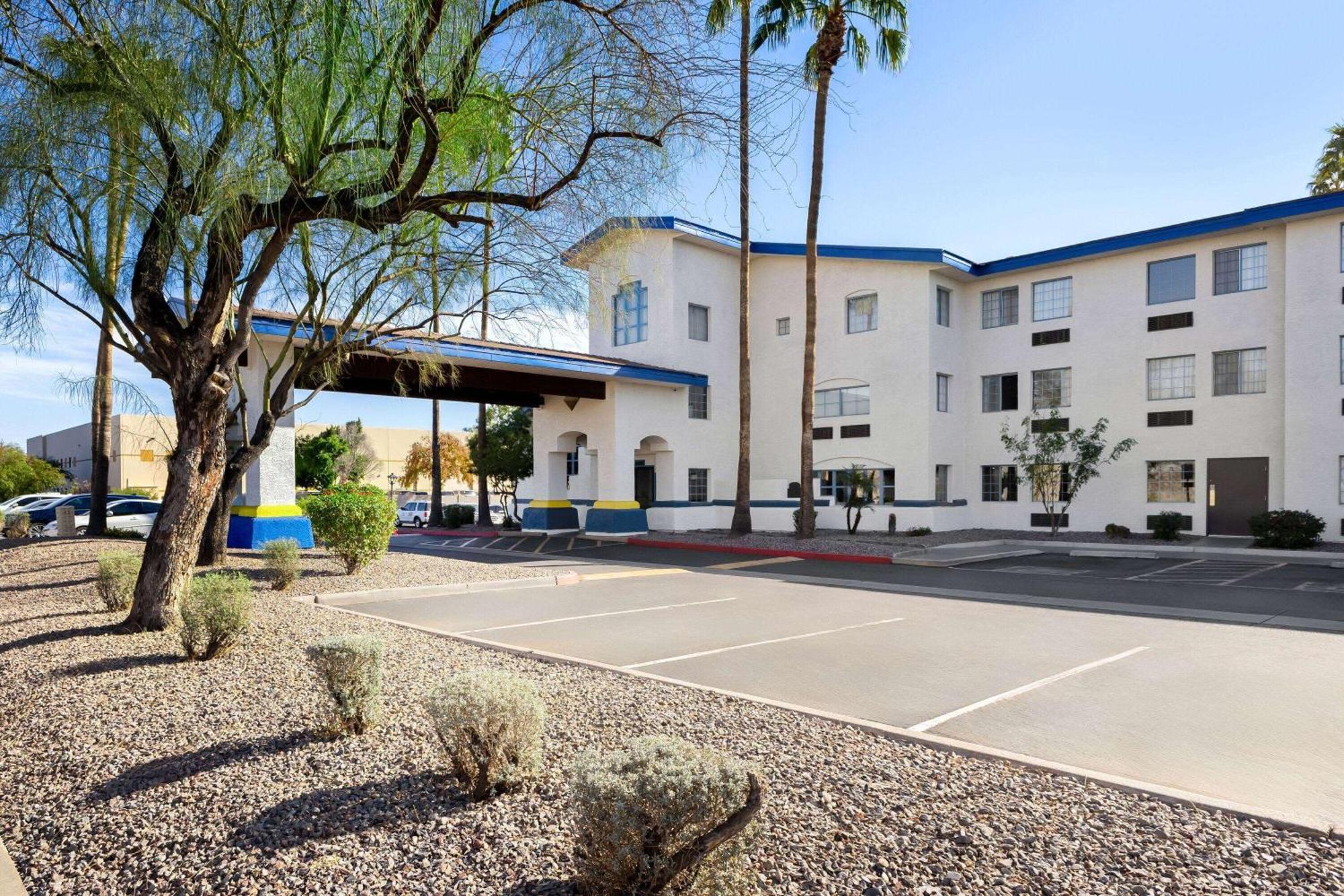 Days Inn & Suites By Wyndham Mesa Near Phoenix Esterno foto